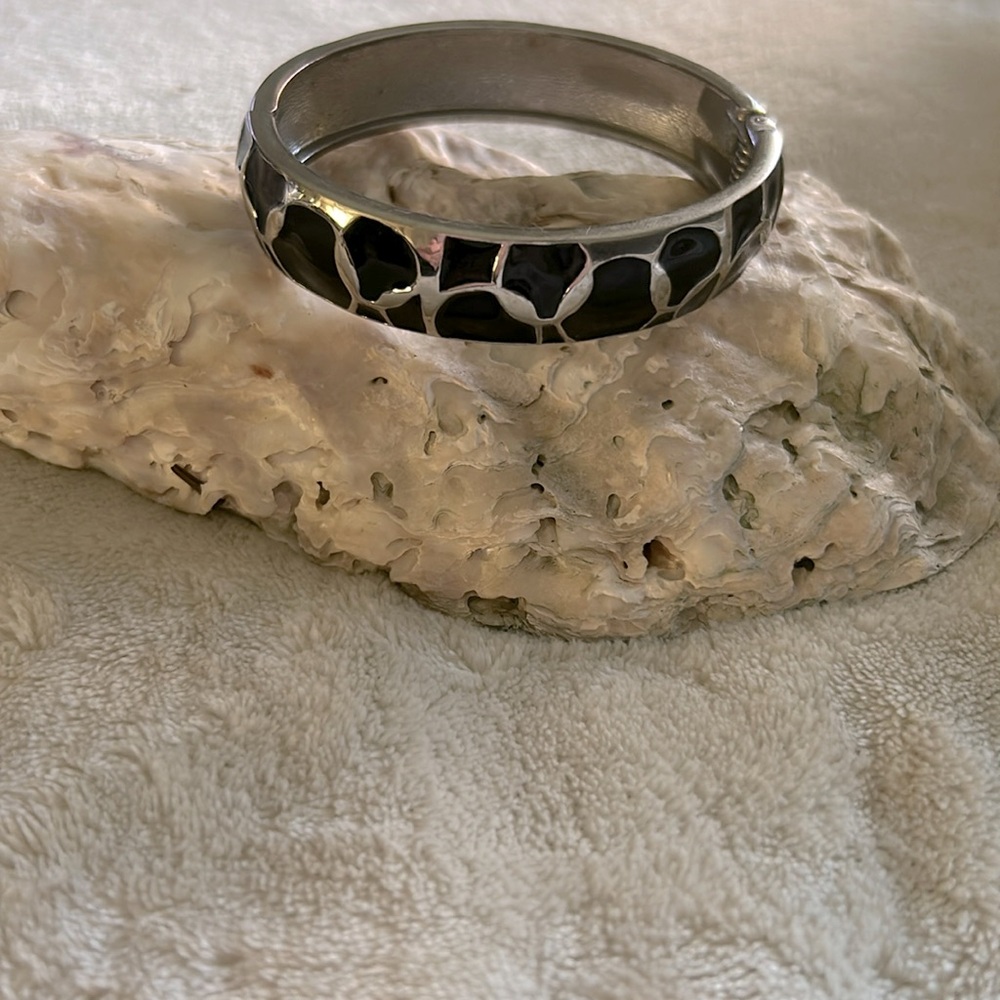 - Express Animal Print Clasp Bracelet - 🦓